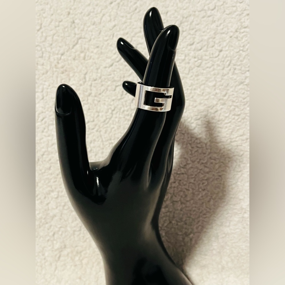 Gucci Cutout G Thick Band Silver Ring - Picture 4 of 11